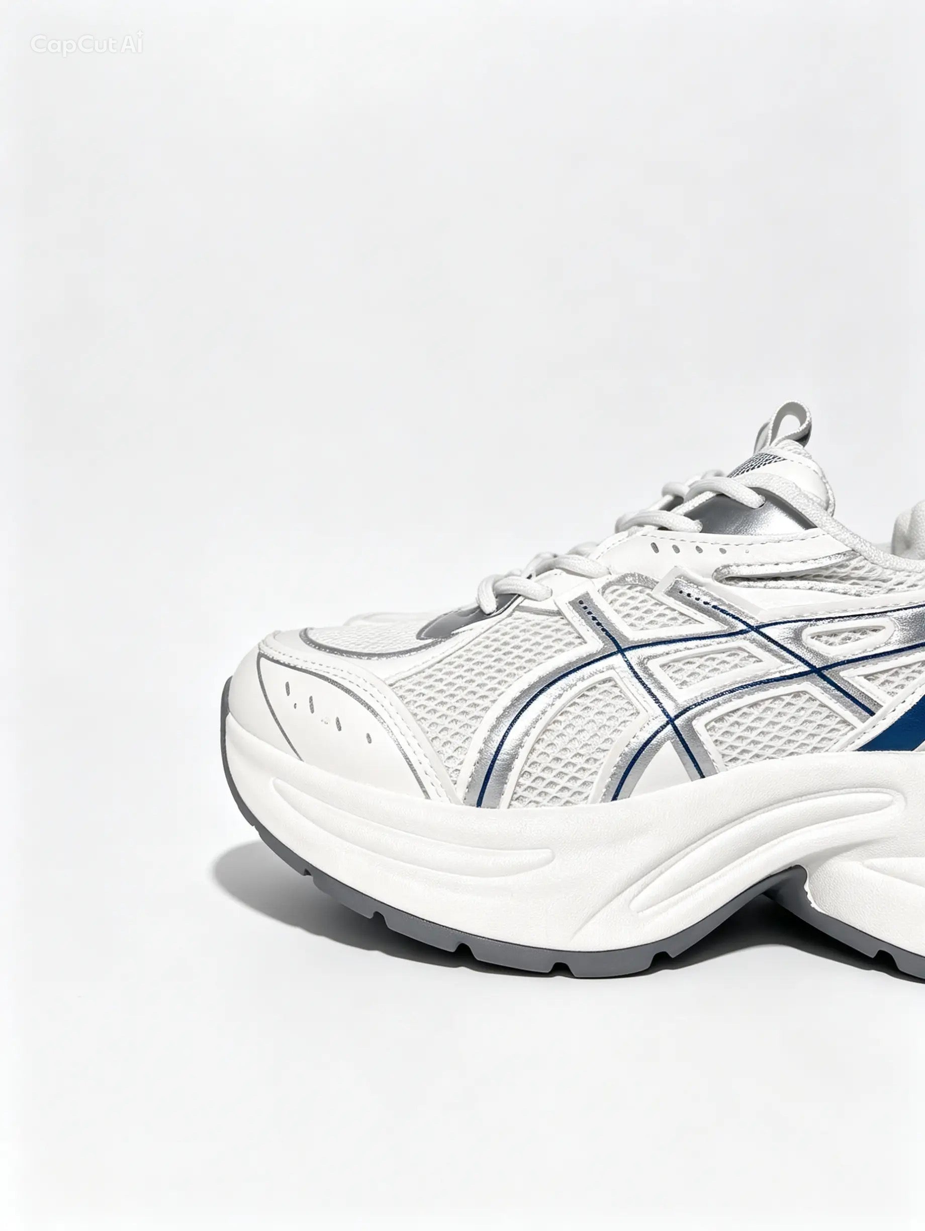 حذاء رياضي أبيض بتفاصيل فضية - خطوط متقاطعة | White Sneakers with Silver Accents - Crossed Line Design