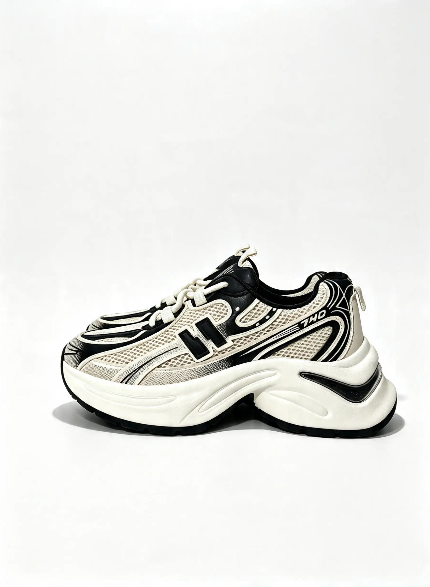 حذاء رياضي أبيض بتفاصيل فضية - خطوط متقاطعة | White Sneakers with Silver Accents - Crossed Line Design