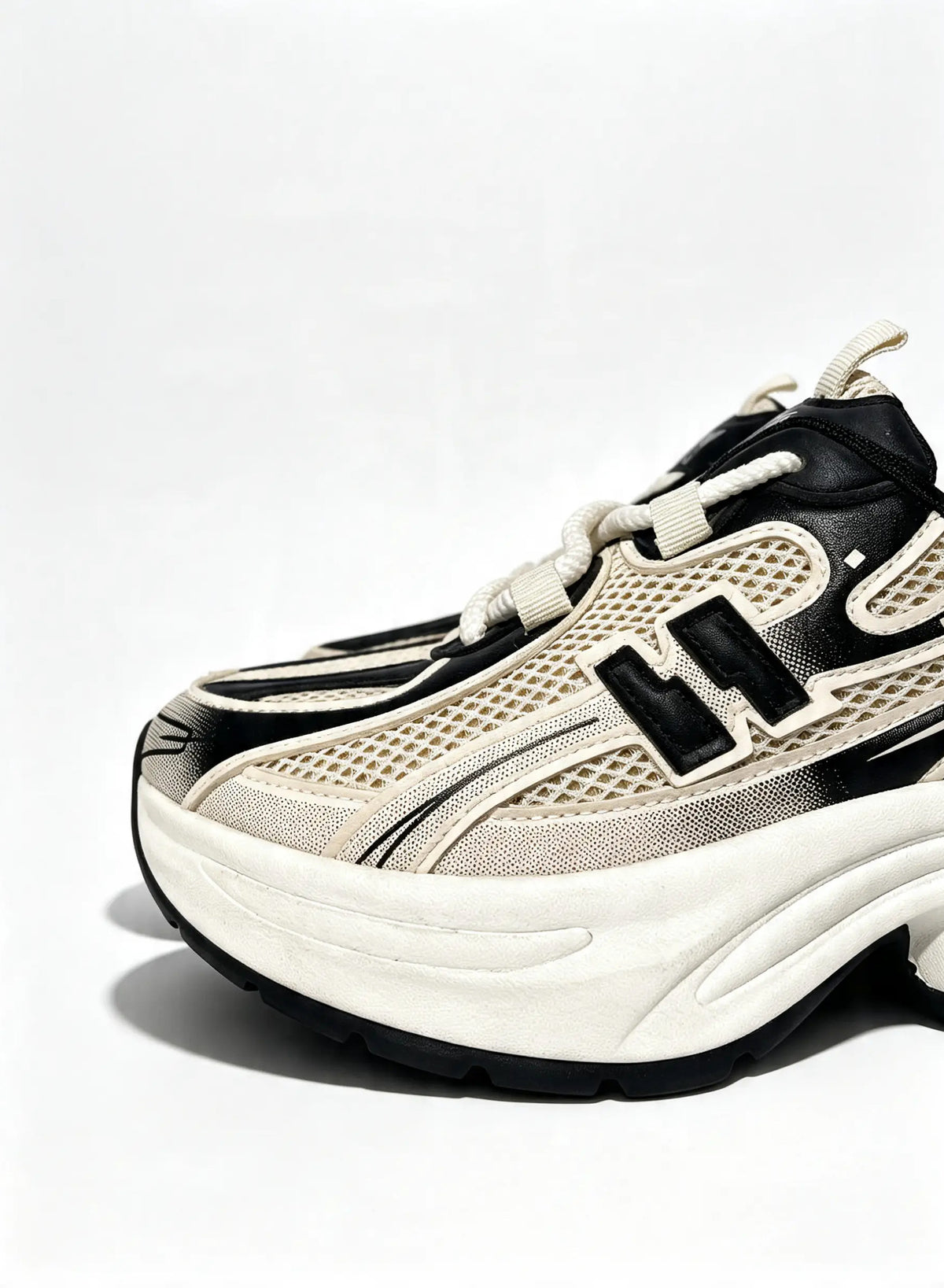 حذاء رياضي بيج ورمادي خامة شبك عالية التهوية | Beige & Grey Mesh Sneakers - Cushioned Sole