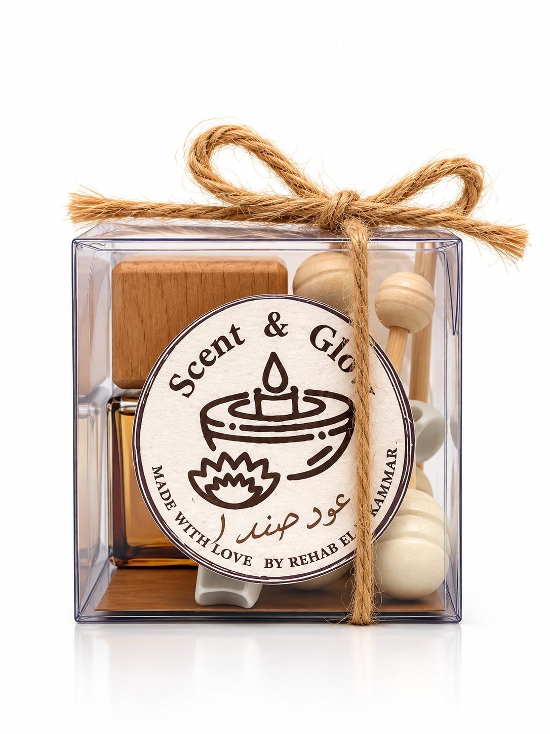 Title: شمعة معطرة بعلبة هدية – رائحة فل وياسمين، عود صندل، فراولة، ماهوجني