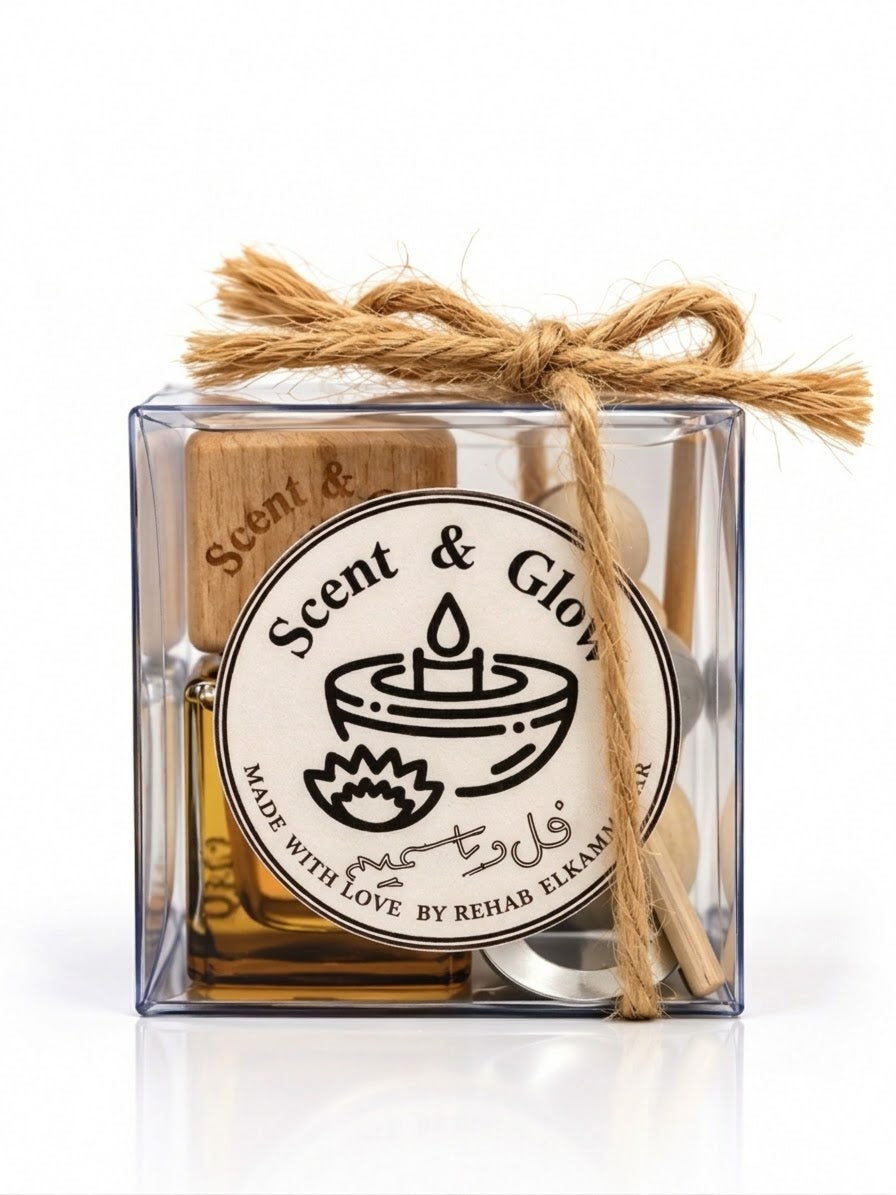 Title: شمعة معطرة بعلبة هدية – رائحة فل وياسمين، عود صندل، فراولة، ماهوجني