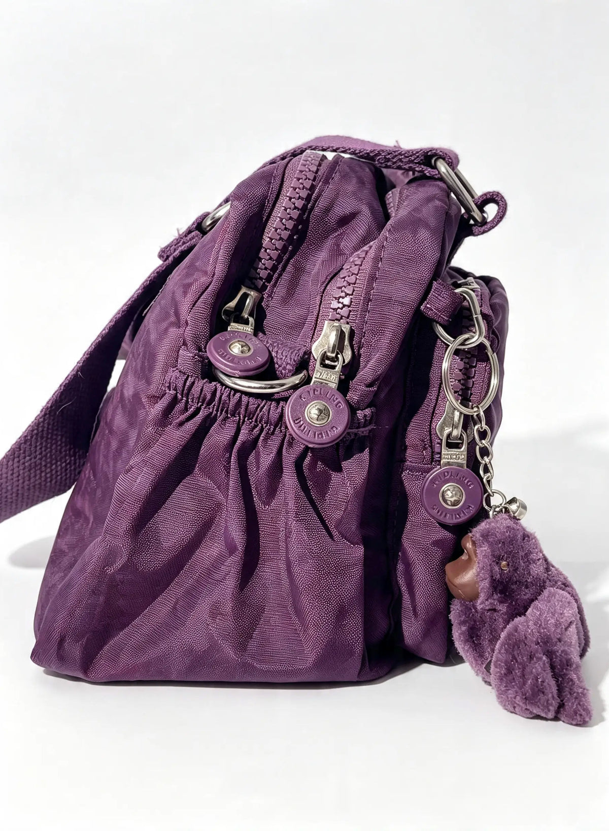 شنطة كتف بنفسجي بجيب أمامي منفصل - عملية للاستخدام اليومي | purple Bag with Front Pocket - Practical Everyday Design