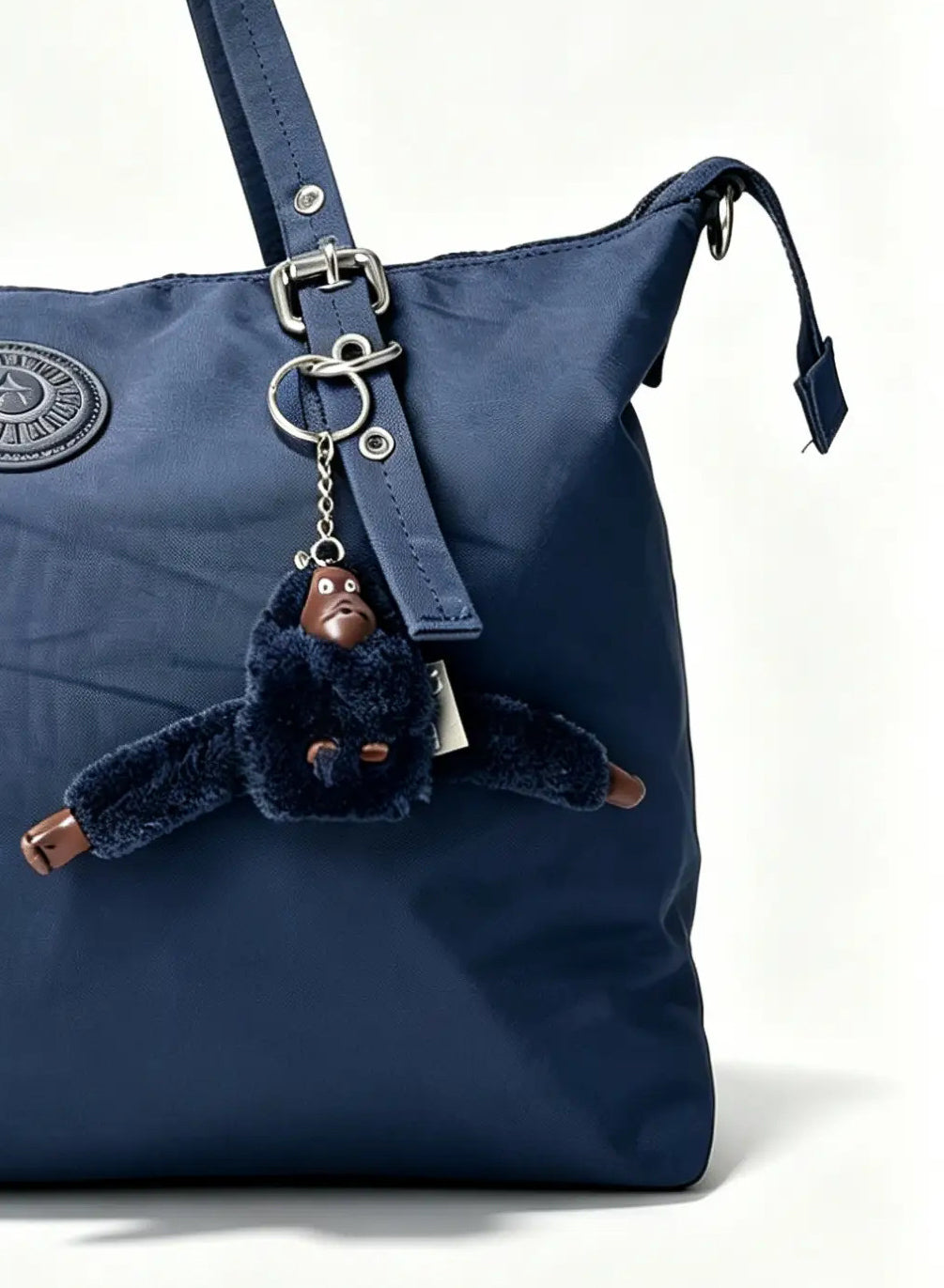 شنطة يد كحلي كبيرة بيدين جلد وحلقات ذهبية | Large Navy Handbag with Leather Handles & Gold Rings