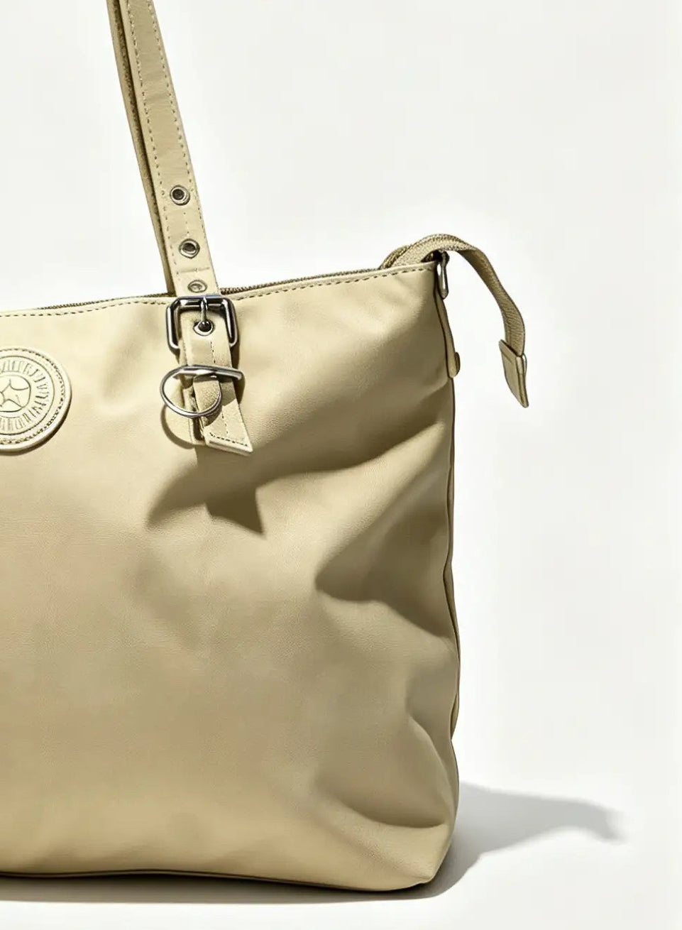 شنطة يد حريمي كبيرة بيج بيدين طويلة وتفاصيل معدنية | Large Beige Women's Tote Bag with Metal Eyelet Handles