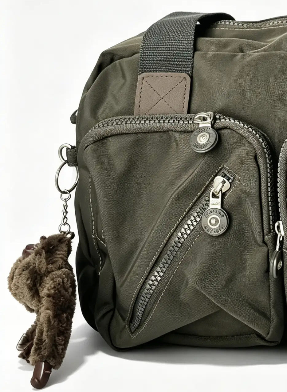 شنطة كتف حريمي بني غامق بجيبين أماميين وميدالية حيوان | Dark Brown Women's Shoulder Bag with Double Front Pockets & Animal Charm
