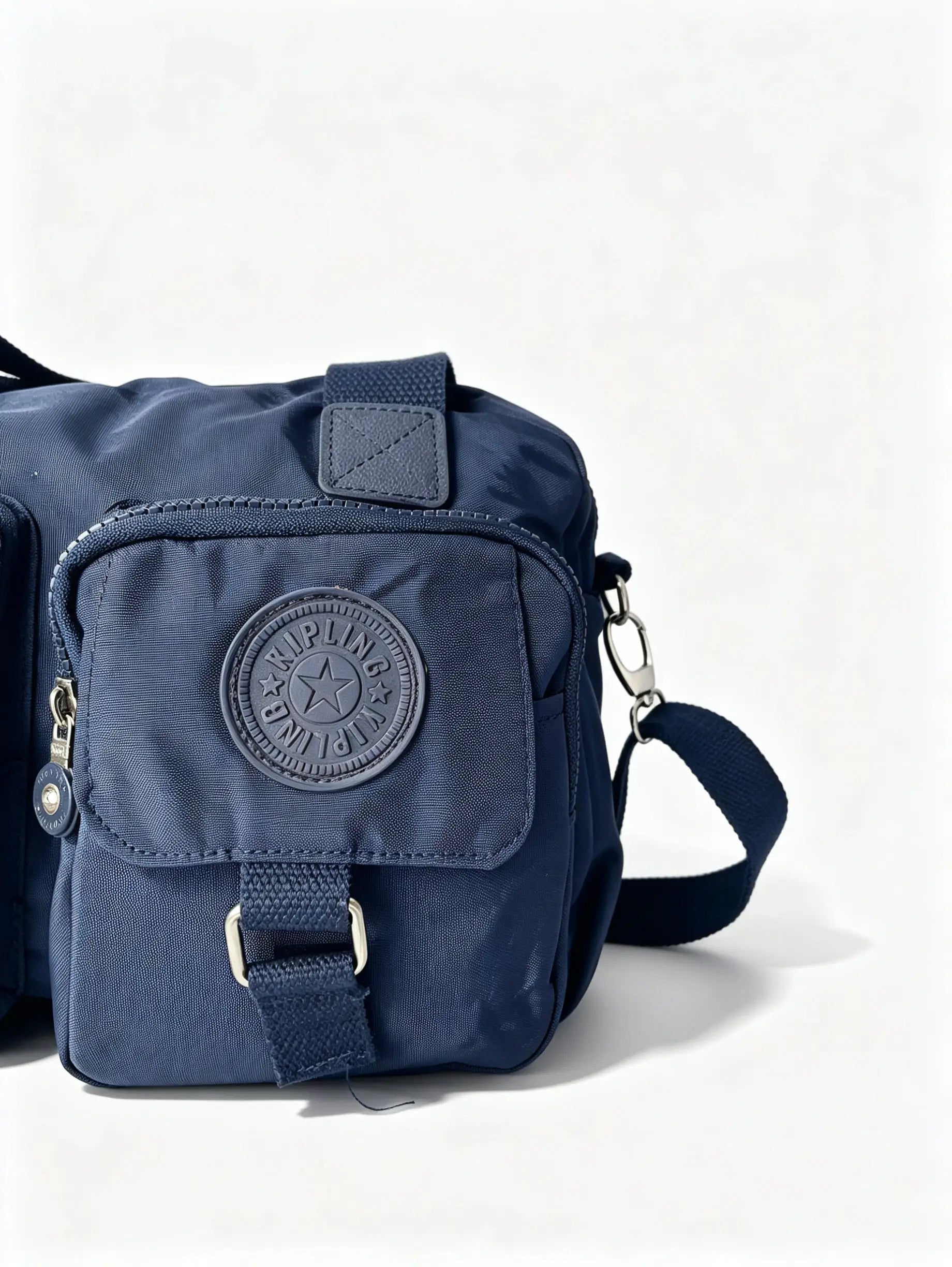 شنطة كروس كحلي بجيبين أماميين وميدالية حيوان | Navy Crossbody Bag with Double Front Pockets & Animal Charm