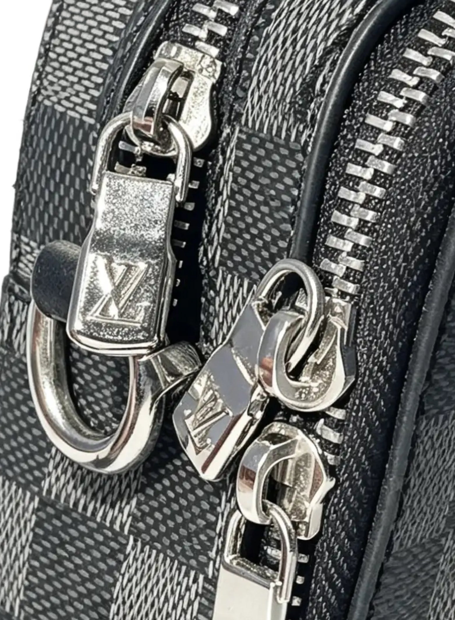 شنطة كروس رجالي جلد صناعي حفر شطرنجي رمادي وأسود | Men's Grey & Black Checkered Faux Leather Crossbody Bag